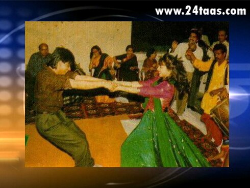 लव-अफेअर तब्बल सात वर्षसात वर्षाच्या रिलेशनशीपमध्ये राहिल्यानंतर शाहरूख आणि गौरी यांनी २५ ऑक्टोबर १९९१ रोजी हिंदू पद्धतीने थाटामाटात लग्न केलं होतं