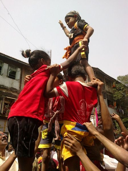 हिंदू नववर्षानिमित्त गिरगावमध्ये निघालेली शोभायात्रा