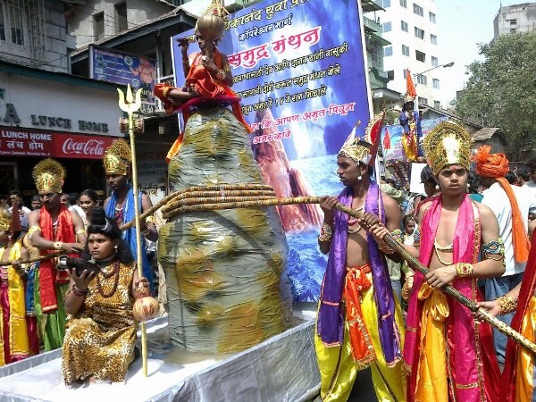 हिंदू नववर्षानिमित्त गिरगावमध्ये निघालेली शोभायात्रा