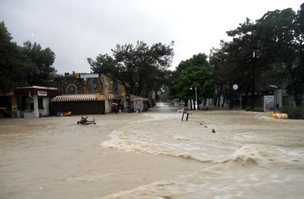 रशियात पुराने जनजीवन विस्कळीत