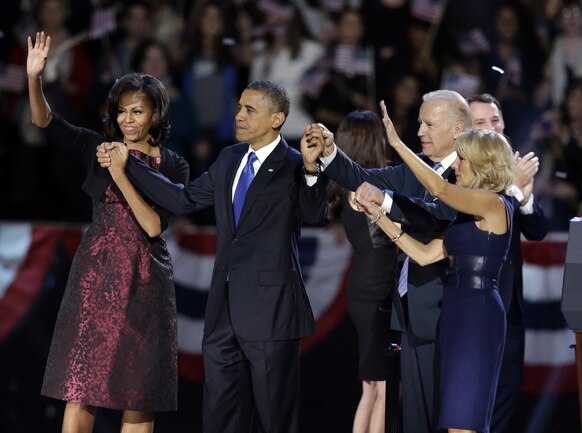 बराक ओबामा यांनी जनतेचे असे आभार मानले. सोबत त्यांचे सहकारी आणि पत्नी मिशेल