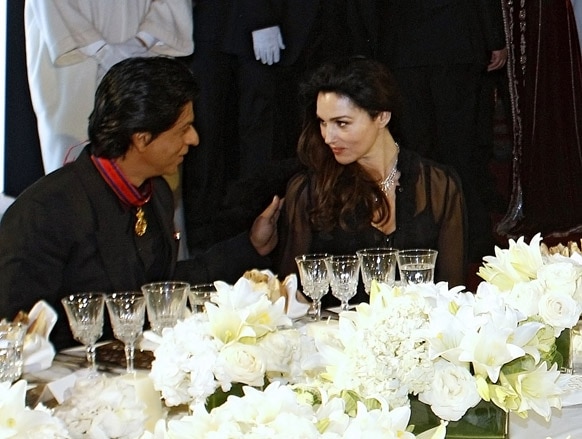 शाहरुख खान इटालियन अभिनेत्री मोनिकासह