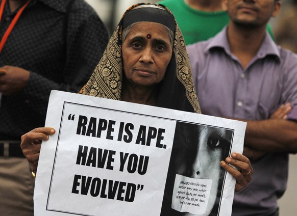 दिल्ली सामूहिक बलात्कारातील पीडित तरूणीची मृत्युशी झुंज अखेर अपयशी ठरली... पण, तिच्या आवाजानं इतरांना मात्र खडबडून जागं केलंय...