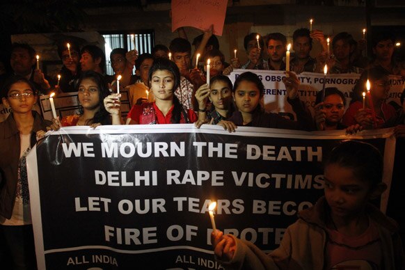 दिल्ली सामूहिक बलात्कारातील पीडित तरूणीची मृत्युशी झुंज अखेर अपयशी ठरली... पण, तिच्या आवाजानं इतरांना मात्र खडबडून जागं केलंय...