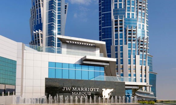 जे डब्ल्यू मॅरिएट  मार्क्वेस दुबई हे जगातील सर्वात उंच हॉटेल ठरलंय... याची उंची आहे तब्बल ३५५ मीटर (१,१६५ फूट)