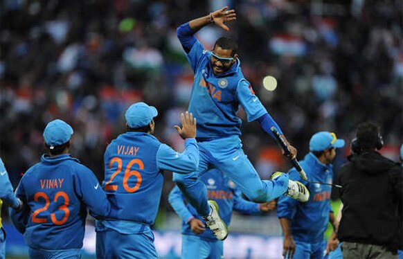 टीम इंडियाचा कॅप्टन महेंद्रसिंग धोनीने कमाल केली आणि टीमच्या शिलेदारांनी असी धमाल केली.