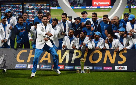 टीम इंडियाचा कॅप्टन महेंद्रसिंग धोनीने कमाल केली. अखेरच्या षटकात २ षटकार आणि १ चौकार ठोकून भारताचा विजय साकारला. त्यानंतर विरोट कोहलीने गंगनम स्टाईल दाखविली
