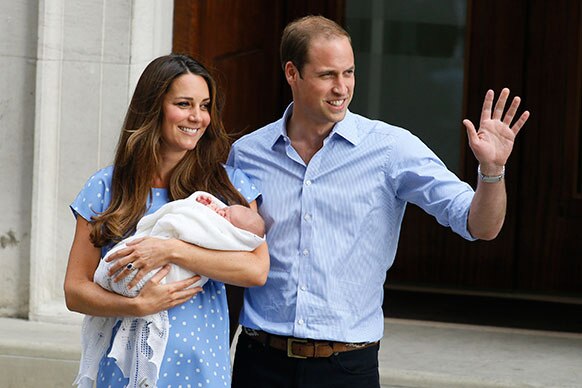 प्रिन्स विल्यम्स आणि त्यांची पत्नी केट मिडलटन यांना पुत्ररत्नाची प्राप्ती झालीय... ब्रिटनला नवा राजपुत्र मिळालाय.... त्याचाच हा उत्साह