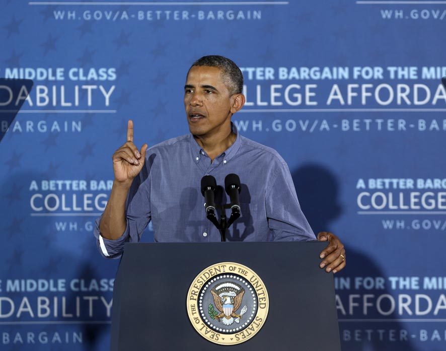 न्यू यॉर्कमधील एका सायराकस शहरात अमेरिकेचे अध्यक्ष बराक ओबामा हे एका हॅनिंगर शाळेत बोलतांना