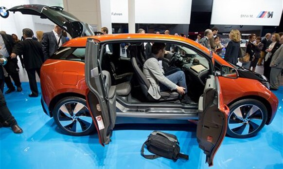 बीएमडब्ल्यूची नवीन इलेक्ट्रीक कार  i3 electric car