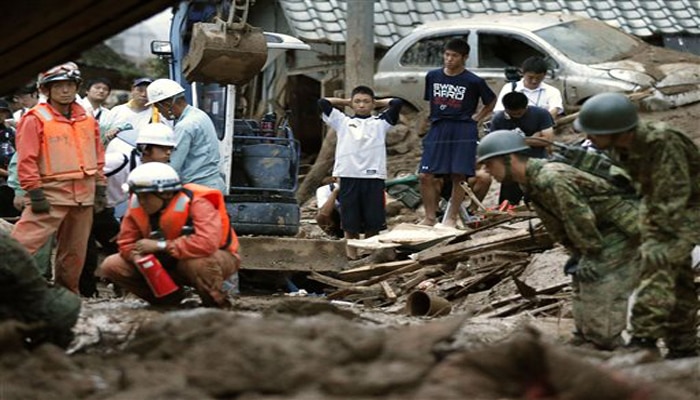 हिरोशिमामध्ये काल रात्री डोंगराळ भागात झालेल्या मुसळधार पावसामुळे भूस्खलन झाले आणि त्यात अनेक घरं गाडली गेलीत
