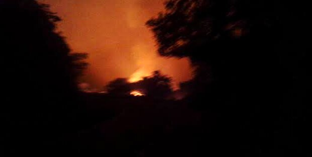 मुंबई-गोवा हायवेवर खेडजवळ भोस्ते घाटामध्ये एक केमिकलचा टँकर पलटी होऊन त्याचा प्रचंड स्फोट झाला. स्फोटानंतर आग
