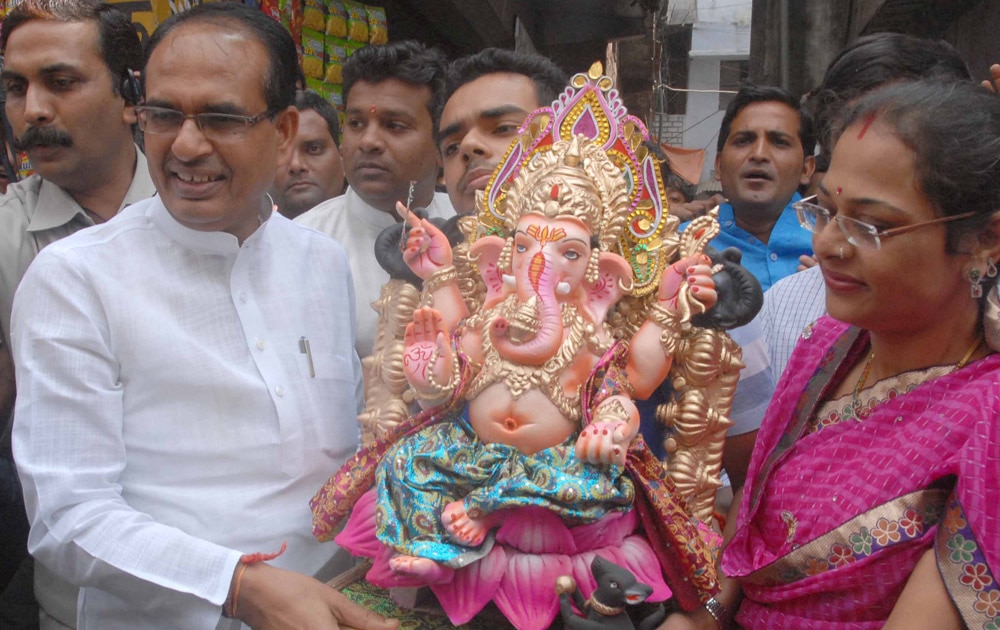 मध्य प्रदेशचे मुख्यमंत्री शिवराज सिंह चौहान यांच्या घरचा गणपती बाप्पा (भोपाळ)
