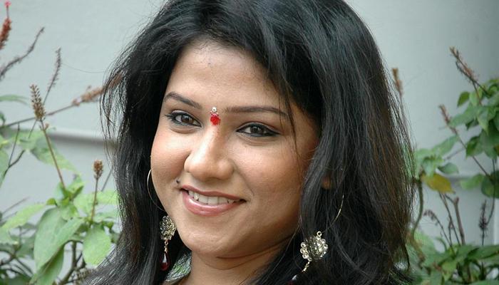 तेलुगू अभिनेत्री ज्योतीला एका सेक्स रॅकेटमध्ये कथित सहभागासाठी अटक करण्यात आली होती. 23 ऑगस्ट 2010 ला हैदराबाद पोलिसांनी स्प्रिंग स्वर्ग अपार्टमेंटमध्ये या सेक्स रॅकेटचा भांडाफोड केला होता. 
