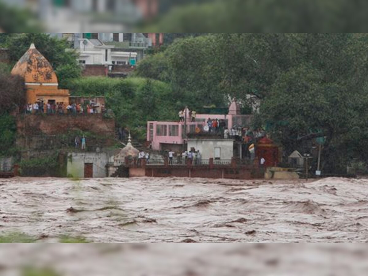 जम्मूत पावसाचा हाहाकार, 9 जवान वाहून गेलेत title=