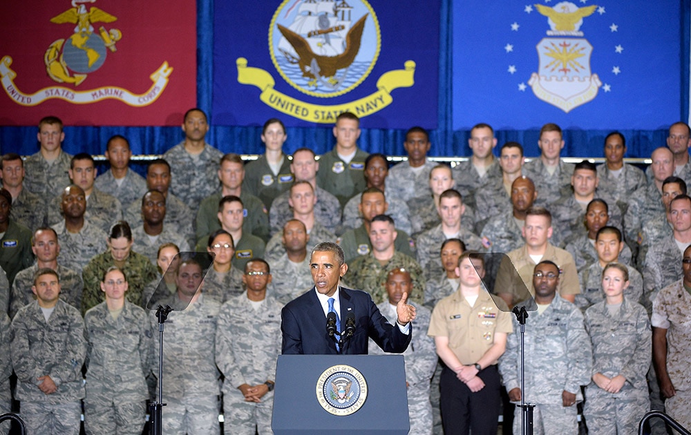 अमेरिका : टॅम्पामधील एअर फोर्स बेसवरील सैन्य दलाशी बोलत असताना राष्ट्रपती बराक ओबामा

 
