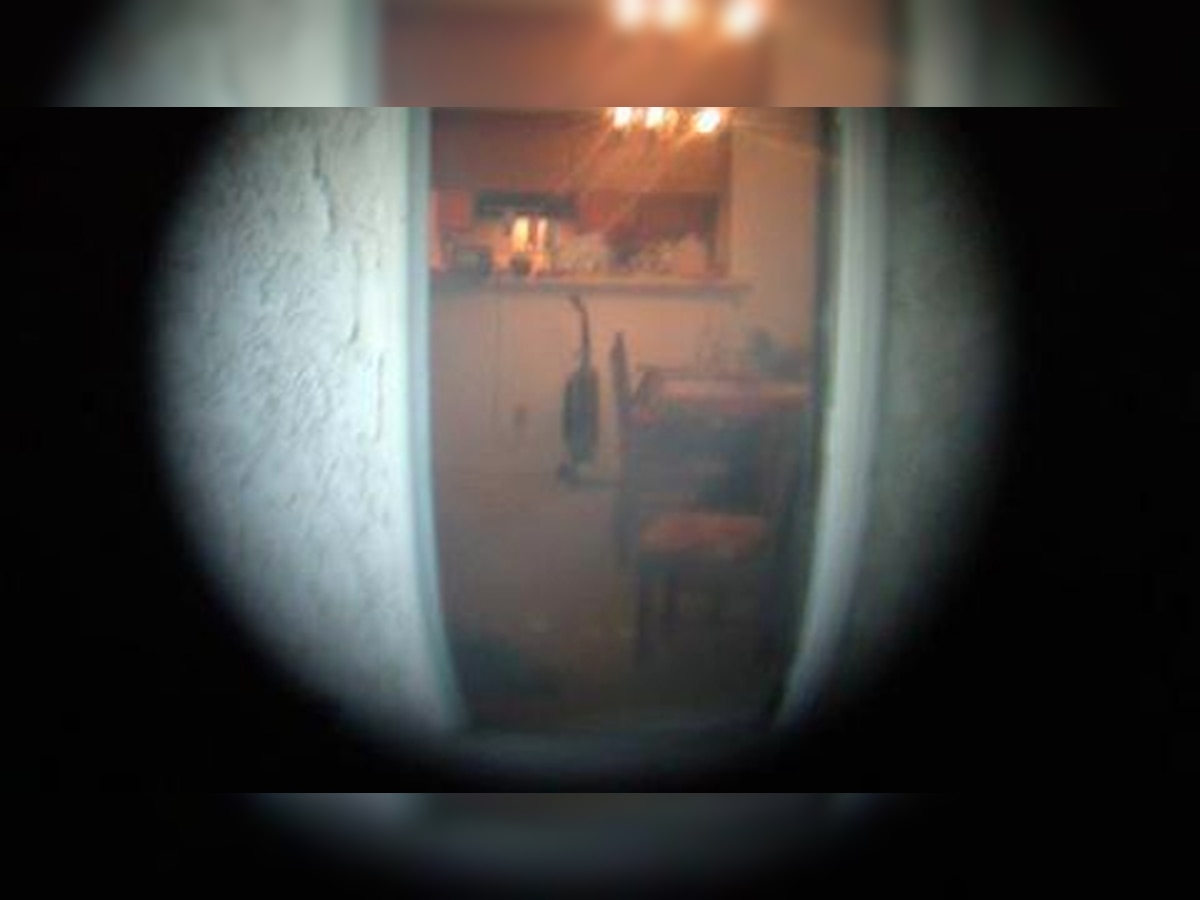 गर्ल्स कॉलेजच्या वॉशरुममध्ये सापडला ‘छुपा कॅमेरा’! title=