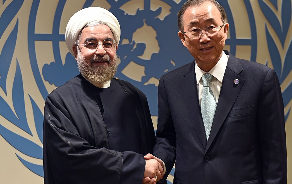 संयुक्त राष्ट्रचे महासचिव बानकी मून यांनी इराणचे राष्ट्रपती हसन रुहानी यांची भेट घेतली
