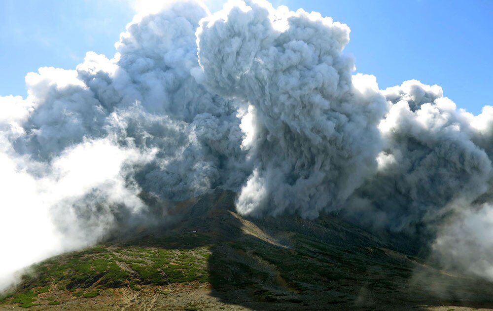 मध्य जपानमध्ये पाहा हा ज्वालामुखीचा रुद्रावतार... 

 
