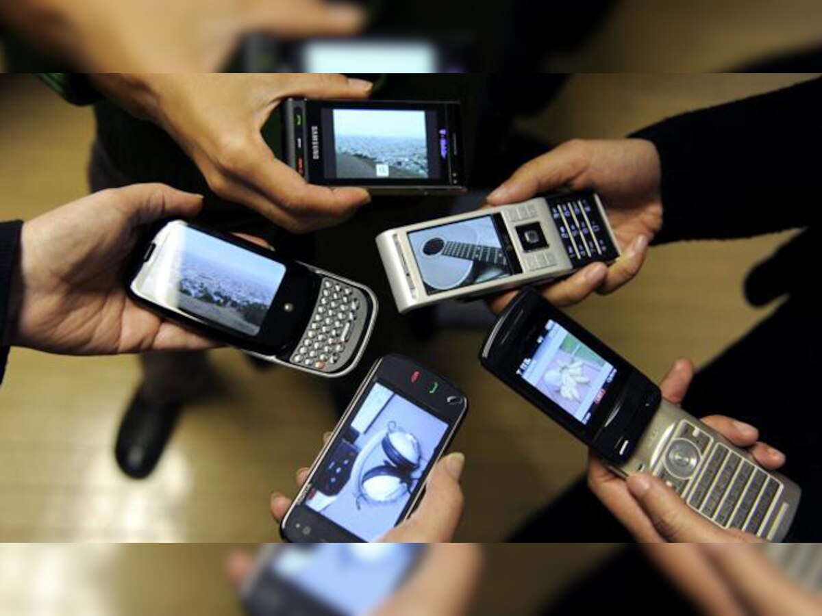 पाकिस्तानात १० कोटी नागरिकांचे मोबाईल बंद  title=