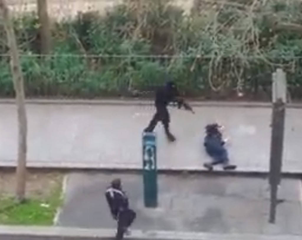 पॅरिसमधील शार्ली हेब्डो साप्ताहिकाच्या कार्यालयावर दहशतवादी हल्ल्यातील हे ते दोन दहशतवादी
