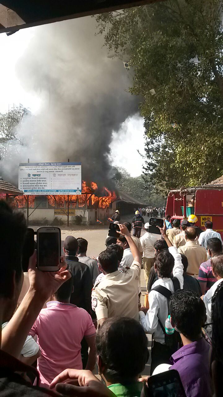 अग्नीशमन दलाच्या ४ गाड्या घटनास्थळी
