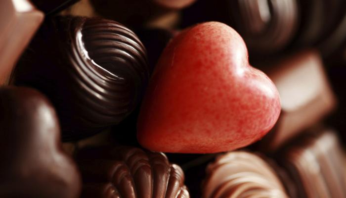 ९ फेब्रुवारी - चॉकलेट डे

जर तुम्ही रिलेशनशिपमध्ये असाल तर तुम्ही गोड वागतच असाल. हा दिवस आहे नात्यातील गोडवा वाढवायचा. चॉकलेट्स द्यायचा... ज्याचा गो़डवा आपल्या नात्यातही गोडवा वाढवेल. 
 
