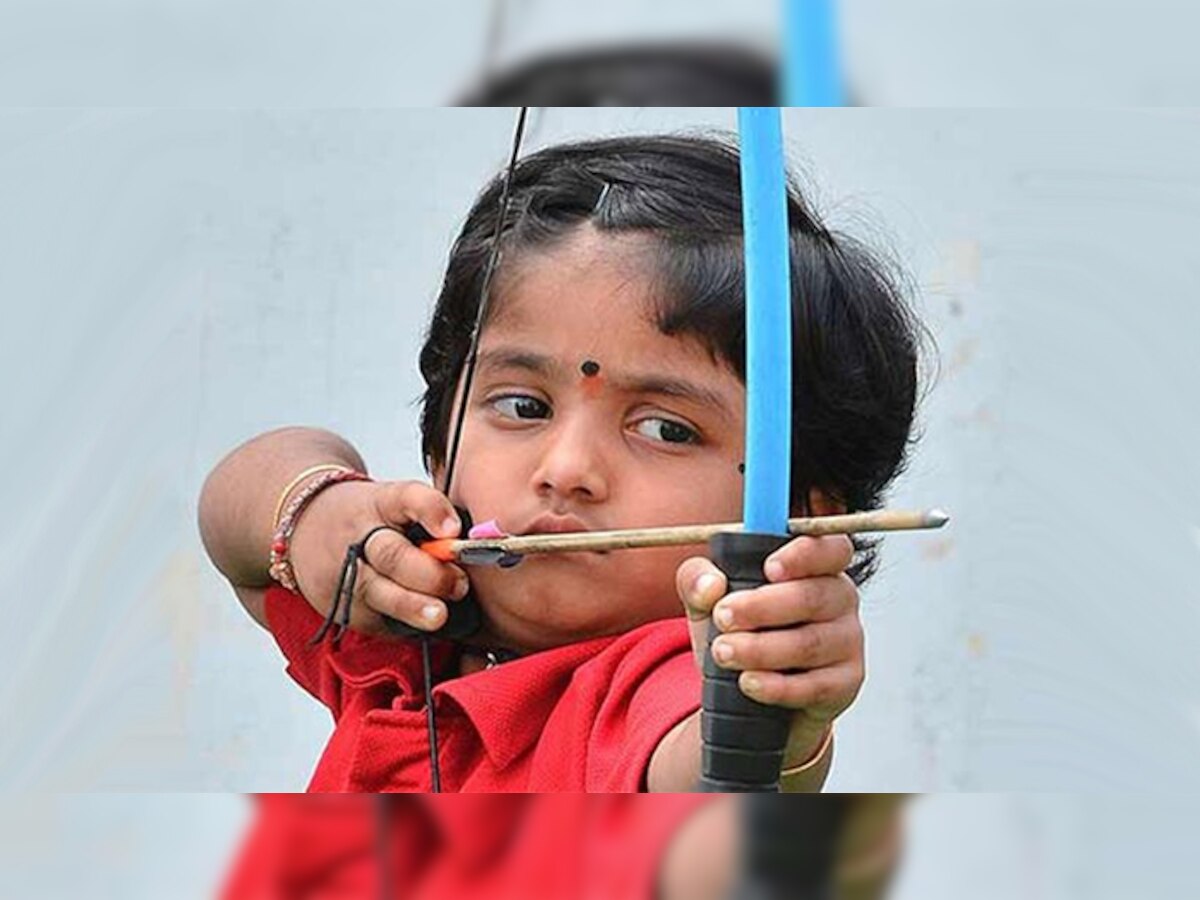 ब्राव्हो!!! अवघ्या तीन वर्षांच्या चिमुरडीनं बनवलाय नॅशनल रेकॉर्ड! title=