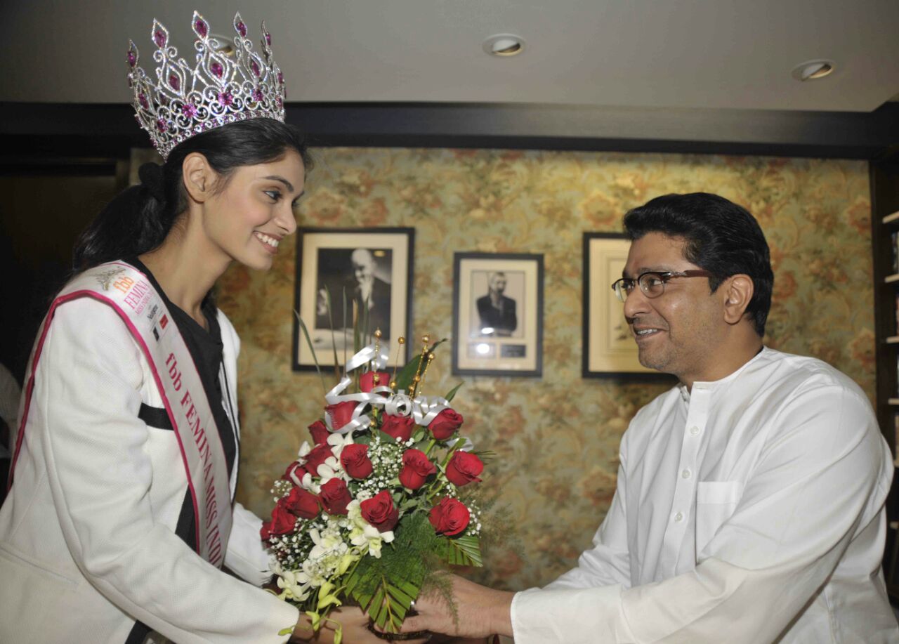 'फेमिना मिस इंडिया वर्ल्ड 2015' मध्ये फर्स्ट रनरअप ठरलेल्या मुंबईच्या आफ्रीन रेचल वाज हीनं मनसे अध्यक्ष राज ठाकरे यांची भेट घेतली
