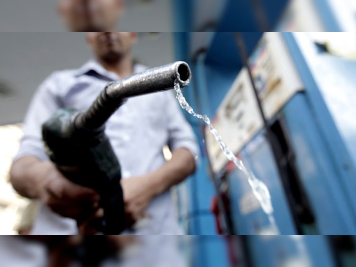 ऑईल कंपन्यांविरुद्ध पेट्रोलपंप मालक आक्रमक, उद्या 'हाफ डे' बंद title=