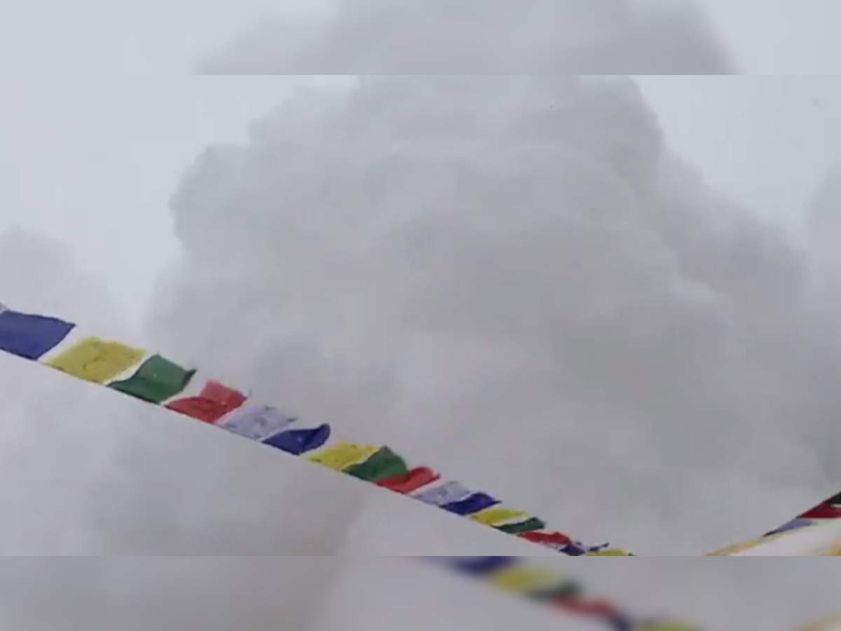 व्हिडिओ: भूकंपामुळे एव्हरेस्टवर आलेली बर्फाची लाट कॅमेऱ्यात कैद title=
