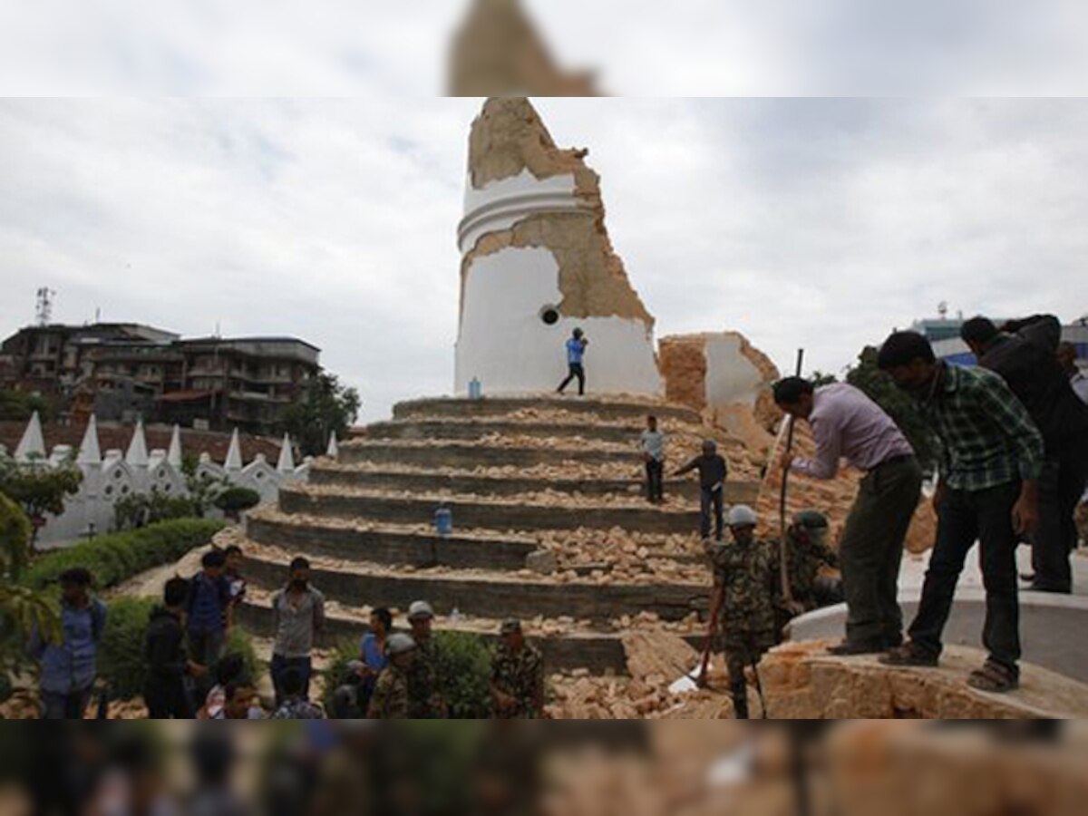 भूकंपानंतर १० फूट दक्षिणेला सरकलं काठमांडू शहर title=