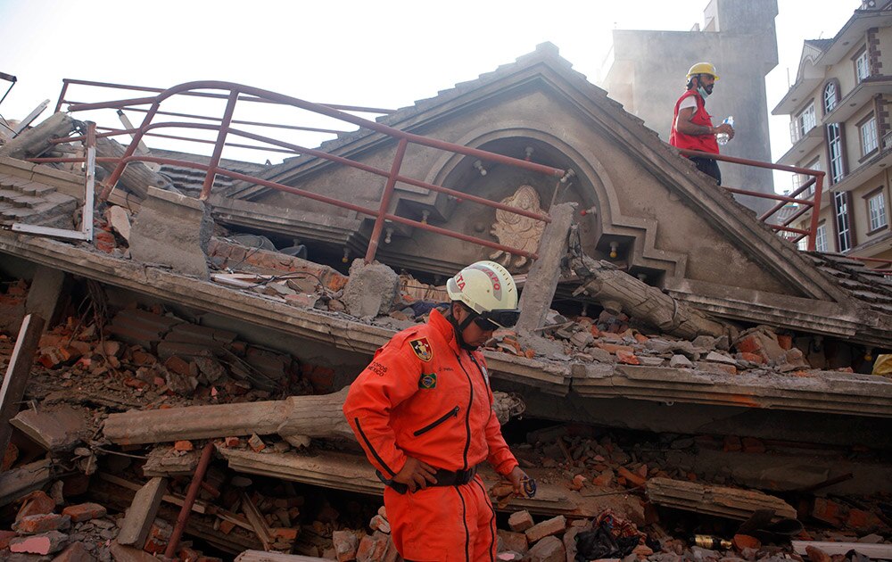 नेपाळच्या दुसऱ्या मोठ्या भूकंपाच्या धक्क्यात बळींची संख्या ५० च्या वर गेलीय... भारतातही या भूकंपाचे धक्के जाणवले
