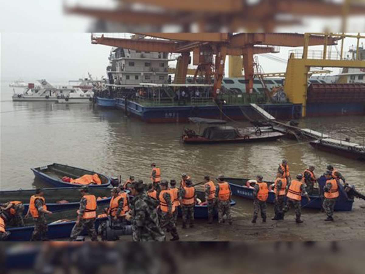 चीनच्या यांगत्सी नदीत जहाज बुडालं, ४५० हून अधिक प्रवासी बेपत्ता title=
