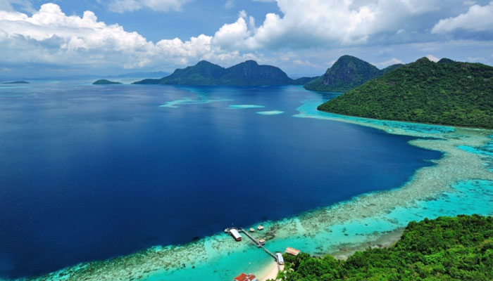 मलेशियातील मंत्रमुग्ध करणारे दृश्य! - Sabah Borneo Scenic View of Tun Sakaran Marine Park
