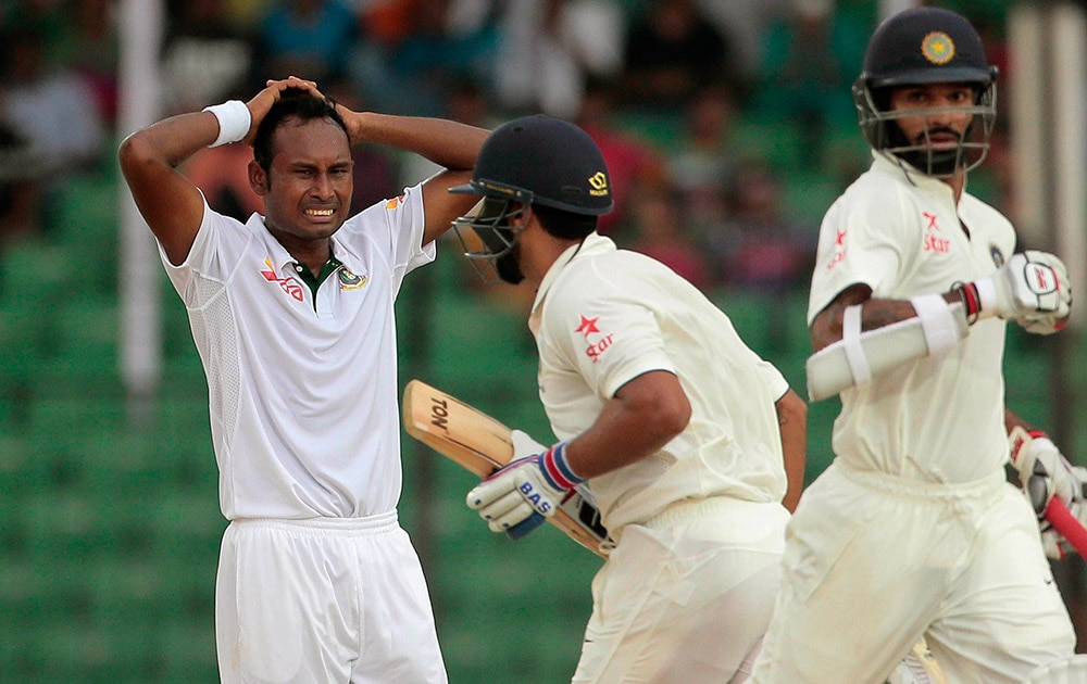 मुरली विजय आणि शिखर धवन -  कसोटी सामन्यात फतुल्लाह, बांग्लांदेश  
