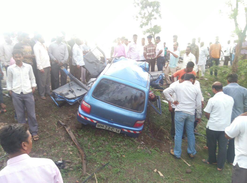 बारामती पाटस रस्त्यावर गुनवडी गावानजिक झेन कार- ट्रकचा भीषण अपघात....अपघातात चौघे जण जागीच ठार..... दोघे गंभीर जखमी.. मयत सर्व बारामती तालुक्यातील उंडवडी कडेपठार गावचे
