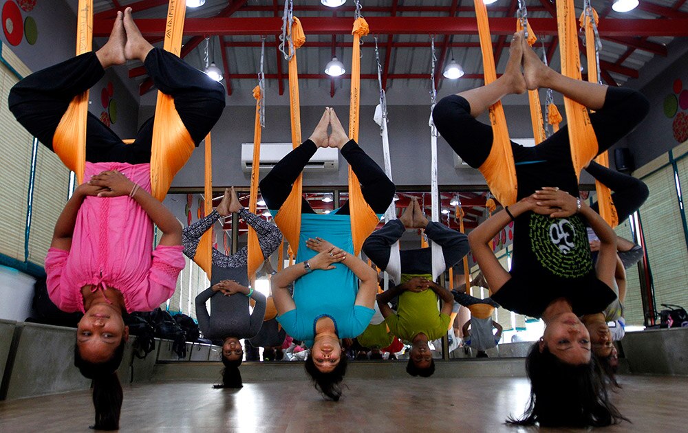 आंतरराष्ट्रीय योगदिन! People perform anti gravity aerial yoga in Ahmadabad.
