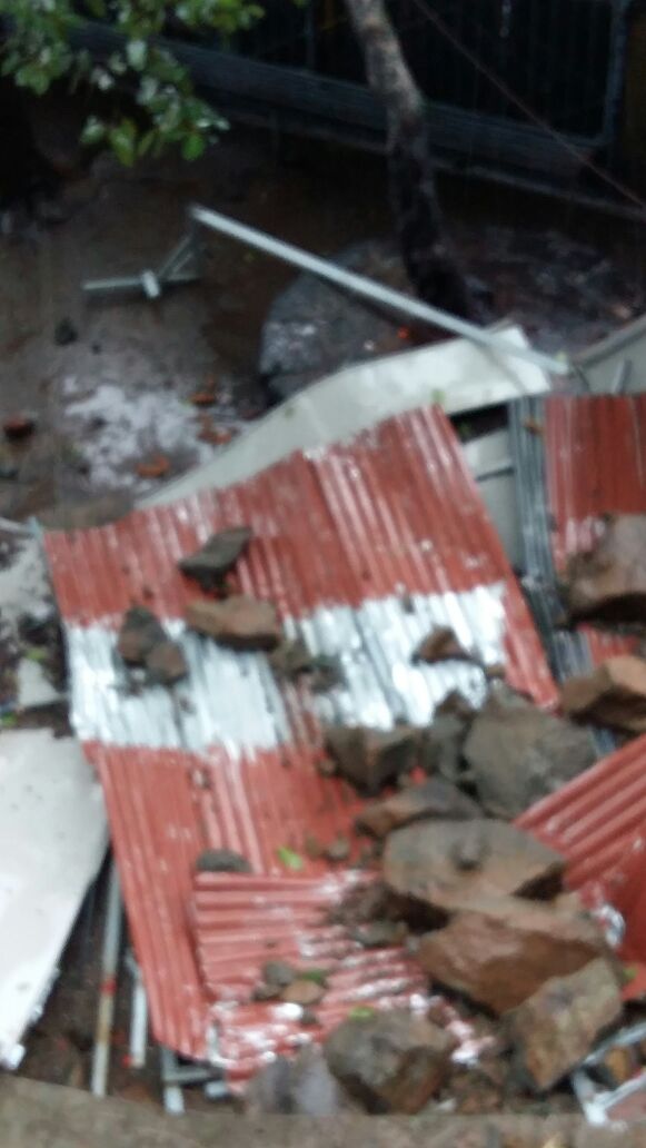 कार्ल्यात एकविरा देवी मंदिराजवळ दरड कोसळली
