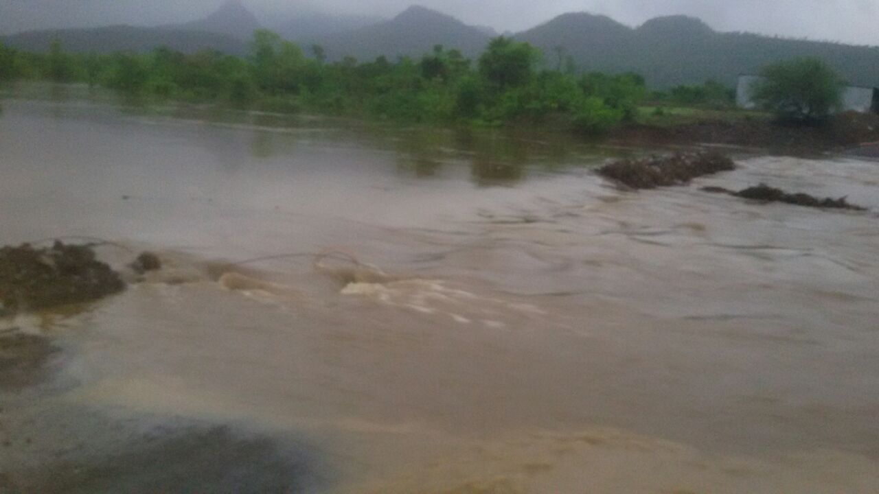 पालघरमध्ये नद्यांना पूर... बोईसर-चिल्हार हायवेवरील वाहतूक ठप्प
