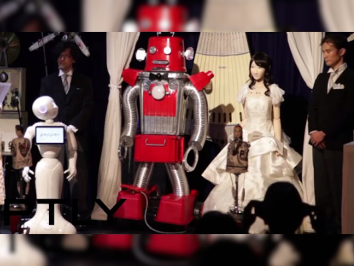 जपानमध्ये दोन रोबोटचा विवाहसोहळा संपन्न title=