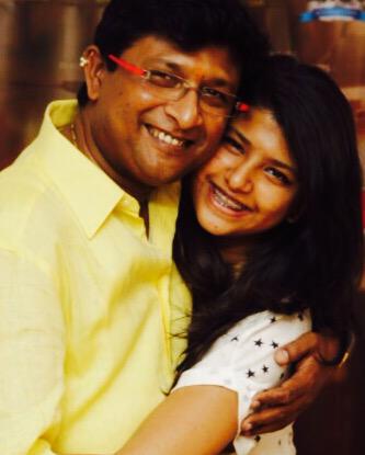 केदार शिंदे - @mekedarshinde : Mr PM @narendramodi.. Here is me n my daughter..#SelfieWithDaughter #betibachaobetipadhao
