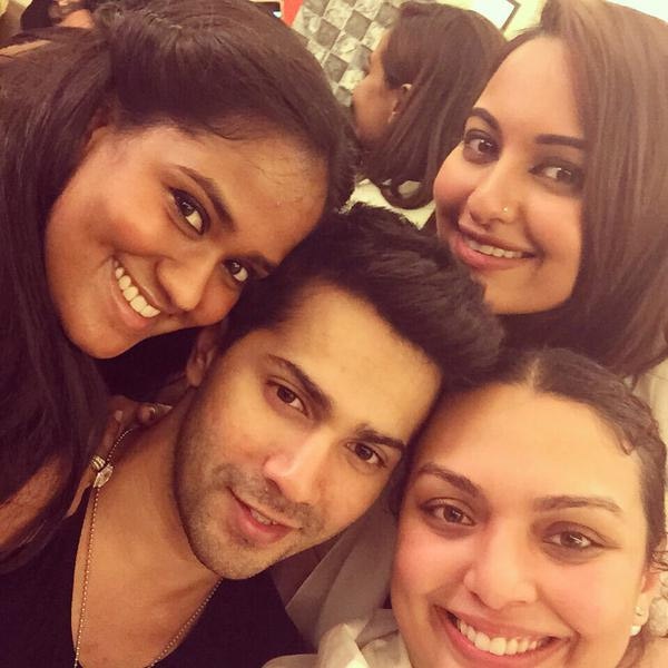 'ABCD-2'ची सक्सेस पार्टी! @sonakshisinha @Varun_dvn - Twitter@khanarpita
