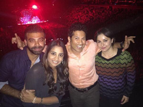 Friends are forever - with @Amit_Bhatia99 and Vanisha, enjoyed the @NeilDiamond show! Twitter@sachin_rt
