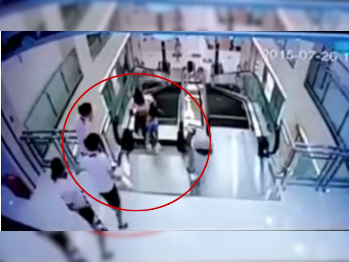धक्कादायक VIDEO : एस्कलेटरमध्ये अडकून तिच्या शरीराचे तुकडे झाले, मात्र...  title=