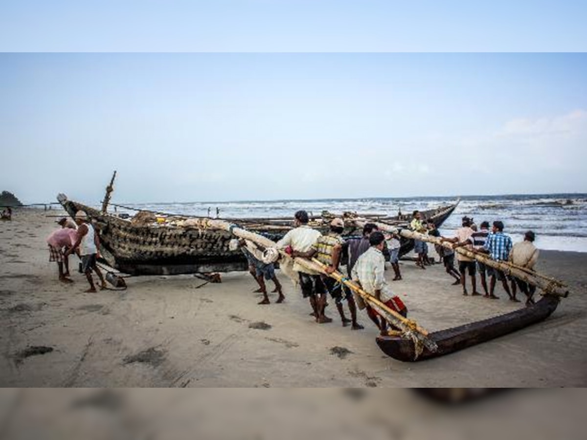 पुन्हा एकदा समुद्रात झेपावण्यासाठी नौका सज्ज title=