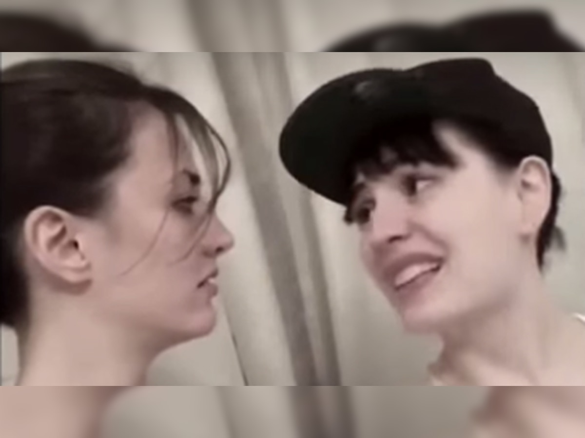 2 जर्मन मुलींचा 'अमर-प्रेम' व्हिडिओ सोशल मीडियावर वायरल title=