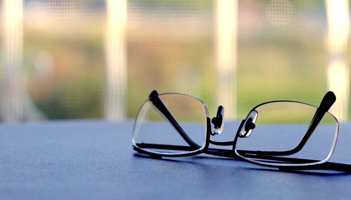   
गॉगल किंवा चष्मा शेअर करणेदेखील चुकीचे आहे. यामुळे डोळ्यांचे विकार, संसर्ग पसरण्याची शक्यता अधिक असते.
