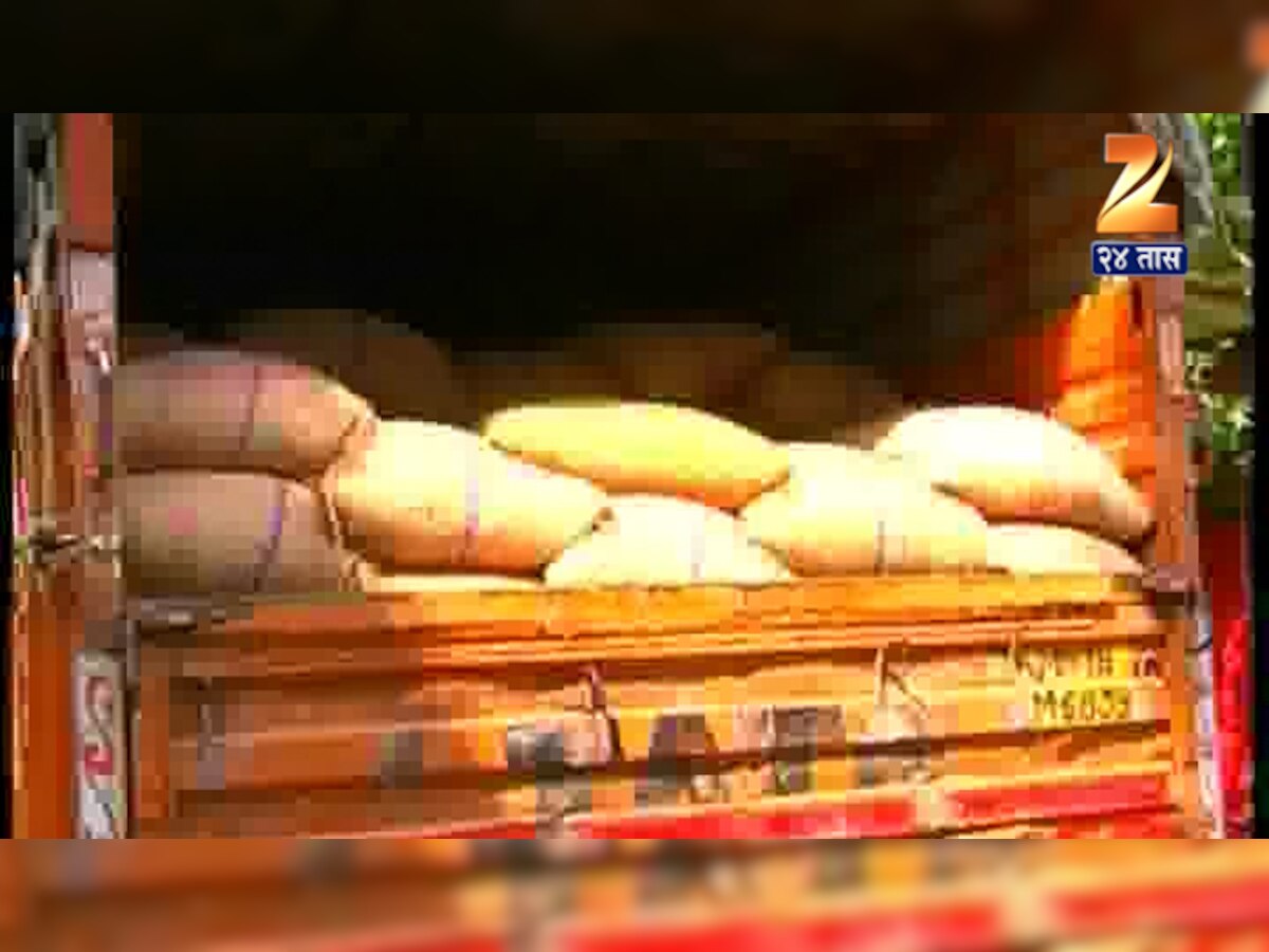रेशनच्या काळ्या बाजाराला वरदहस्त कुणाचा, नागपुरात 600 पोती धान्य पकडलं title=