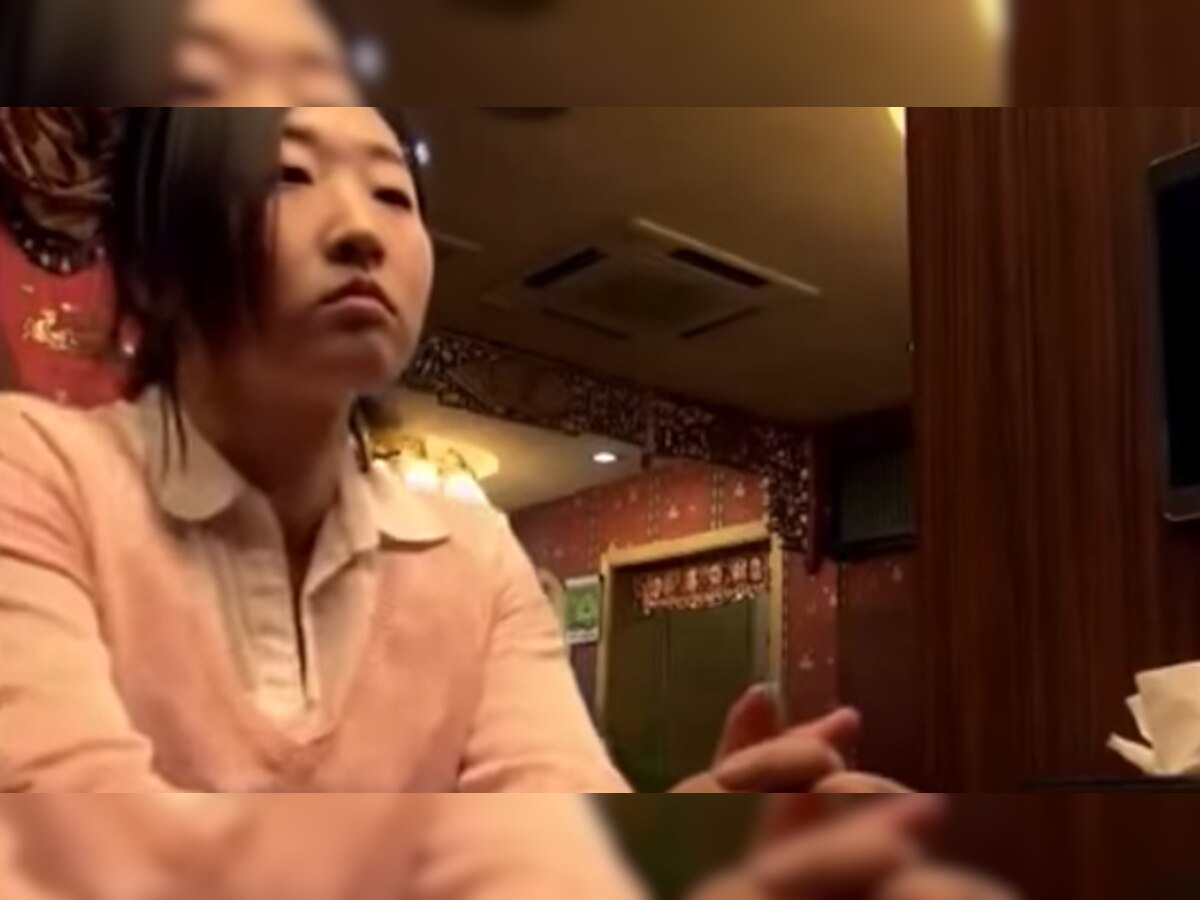 VIDEO : या रेस्टॉरन्टमध्ये केवळ 'सिंगल' लोकांनाच एन्ट्री आहे! title=